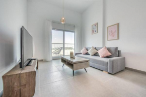 Super brand new 1 bed apartment with stunning pool